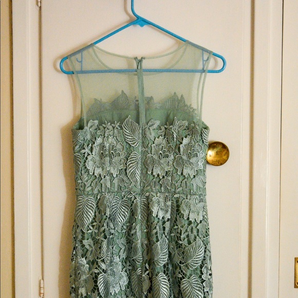 Intricate Leaf Patterned Dress - Picture 3 of 3
